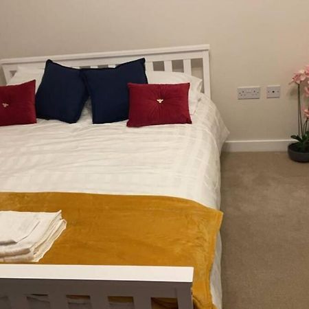 Luxurious & Cosy Apartment In Surrey Weybridge Luaran gambar